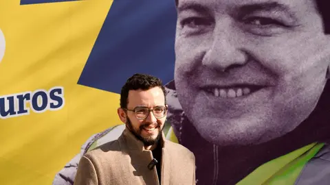 La secretaria general y diputada de Podemos, Ione Belarra; el secretario de Organización y portavoz de Podemos, Pablo Fernández, y el candidato de Podemos-Alianza Verde a la Presidencia de la Junta de Castilla y León, Miguel Ángel Llamas, ofrecen declaraciones a los medios, en la Consejería de Sanidad de la Junta de Castilla y León. Fotos: Eduardo Margareto