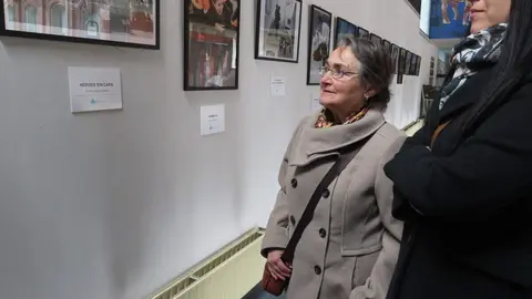 Inauguración en el Centro Cívico León Oeste – Crucero de la exposición con las imágenes finalistas del 'XV Concurso Internacional de Fotografía sobre Humanización Asistencial' del Hospital San Juan de Dios de León.