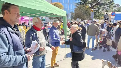 Los candidatos de los principales partidos, y también los minoritarios, no perdieron la oportunidad de hacer campaña entre la multitud de Papalaguinda.