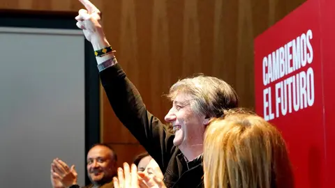 El secretario general del PSOECyL y candidato a la Presidencia de la Junta, Carlos Martínez, en el acto público celebrado en Bembibre junto a la cabeza de lista a las Cortes Nuria Rubio y la secretaria de Igualdad Pilar Bernabé. Foto: Miriam Chacón
