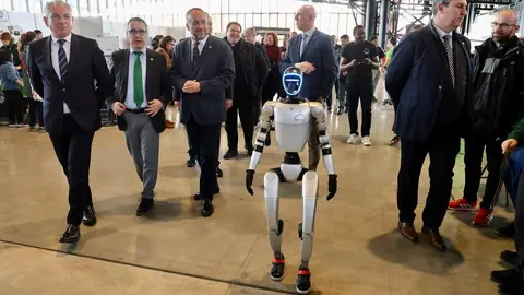 La rectora de la Universidad de León, Nuria González, y el alcalde de León, José Antonio Diez, inauguran la séptima edición de Expociencia. Foto: Campillo.