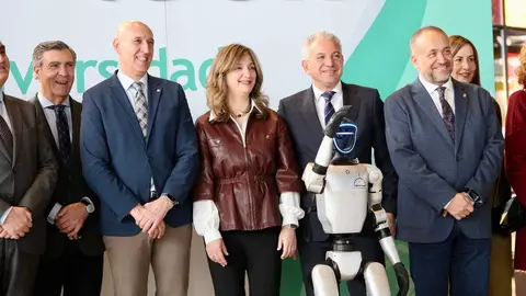 La rectora de la Universidad de León, Nuria González, y el alcalde de León, José Antonio Diez, inauguran la séptima edición de Expociencia. Foto: Campillo.