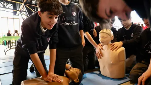 La rectora de la Universidad de León, Nuria González, y el alcalde de León, José Antonio Diez, inauguran la séptima edición de Expociencia. Foto: Campillo.