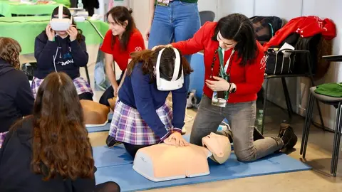 La rectora de la Universidad de León, Nuria González, y el alcalde de León, José Antonio Diez, inauguran la séptima edición de Expociencia. Foto: Campillo.