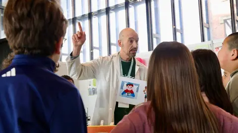 La rectora de la Universidad de León, Nuria González, y el alcalde de León, José Antonio Diez, inauguran la séptima edición de Expociencia. Foto: Campillo.