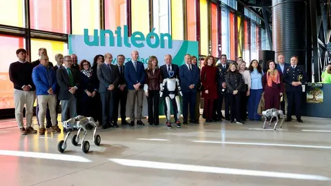 La rectora de la Universidad de León, Nuria González, y el alcalde de León, José Antonio Diez, inauguran la séptima edición de Expociencia. Foto: Campillo.