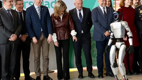 La rectora de la Universidad de León, Nuria González, y el alcalde de León, José Antonio Diez, inauguran la séptima edición de Expociencia. Foto: Campillo.