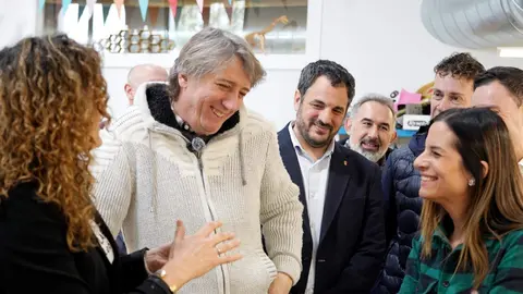 El secretario general del PSOECyL y candidato a la Presidencia de la Junta, Carlos Martínez, visita el Fab Lab León junto a los cabezas de lista Nuria Rubio y Mario Rivas y el secretario provincial Javier Cendón. Foto: MIriam Chacón