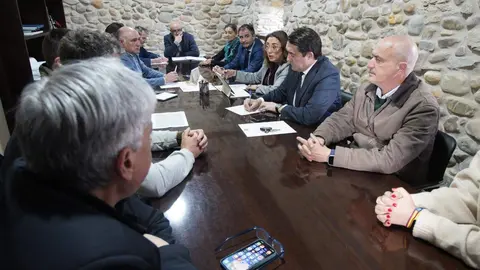La consejera de Agricultura de la Junta de Castilla y León, María González Corral, defendió hoy que el PP es el único partido que escucha y atiende al sector, por lo que el programa electoral de la formación incluye un centenar de medidas para impulsarlo, una gran parte dirigidas al sector vitivinícola. Foto: César Sánchez