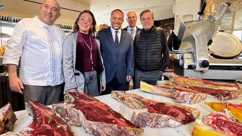 José Gordón junto a las autoridades participantes en las jornadas.