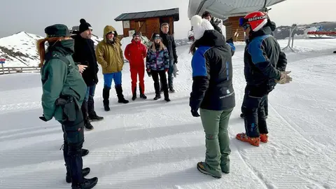 La Estación Invernal y de Montaña de Estación Invernal y de Montana San Isidro ha desarrollado este miércoles un amplio simulacro de emergencias con el objetivo de examinar sus protocolos de seguridad y la capacidad de reacción ante situaciones críticas.