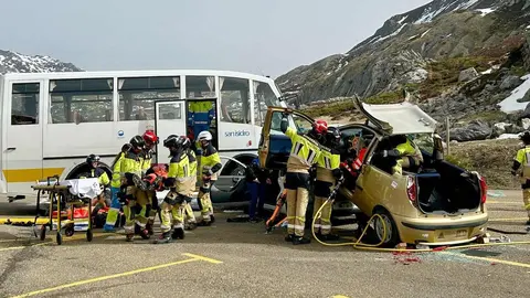 La Estación Invernal y de Montaña de Estación Invernal y de Montana San Isidro ha desarrollado este miércoles un amplio simulacro de emergencias con el objetivo de examinar sus protocolos de seguridad y la capacidad de reacción ante situaciones críticas.