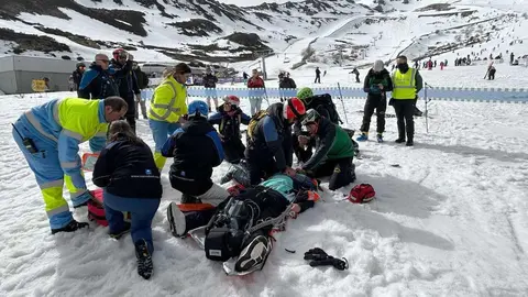La Estación Invernal y de Montaña de Estación Invernal y de Montana San Isidro ha desarrollado este miércoles un amplio simulacro de emergencias con el objetivo de examinar sus protocolos de seguridad y la capacidad de reacción ante situaciones críticas.