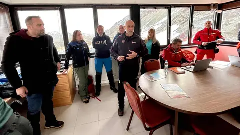 La Estación Invernal y de Montaña de Estación Invernal y de Montana San Isidro ha desarrollado este miércoles un amplio simulacro de emergencias con el objetivo de examinar sus protocolos de seguridad y la capacidad de reacción ante situaciones críticas.