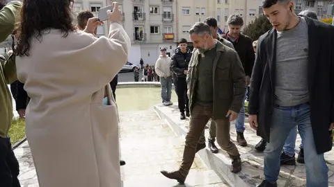 El líder de Vox, Santiago Abascal, visita a Villablino este miércoles dentro de la campaña del 15M. Foto: César Sánchez.
