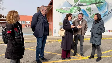 UPL denuncia que los alumnos del colegio de Cembranos dan clases en casetas de obra. Foto: UPL