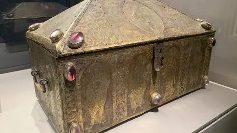 La exposición 'Reina ella. Urraca I de León' podrá visitarse en el Museo de León hasta el 7 de junio. Fotos: A.F.R.