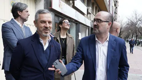 El vicesecretario de Hacienda, Vivienda e Infraestructuras, Juan Bravo, mantiene una reunión con la Federación de Leonesa de Empresarios Bierzo. Foto: César Sánchez.