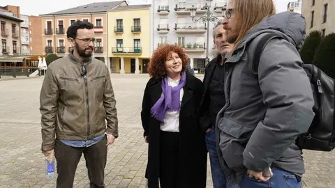 El candidato de Podemos-Alianza Verde a la Presidencia de la Junta de Castilla y León, Miguel Ángel Llamas, visita Ponferrada. Foto: César Sánchez.