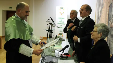 Juan José Ayuso se incorpora a la Academia de Ciencias Veterinarias de Castilla y León. Foto: ACVCyL.