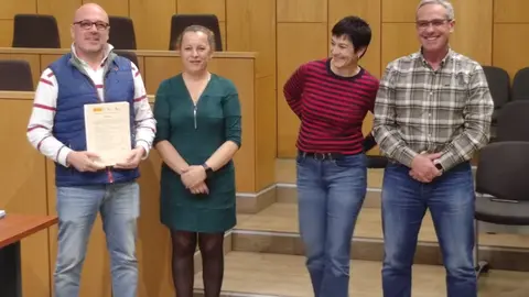 El Ayuntamiento de Villaquilambre pondrá en marcha este mes una nueva edición del programa mixto de formación y empleo Zardinos, una iniciativa que contará con un presupuesto de 286.000 euros y que permitirá a diez participantes formarse y trabajar durante doce meses en diferentes actuaciones de mejora en el municipio. En las imágenes, clausura taller de empleo 'Zardino 2025' e inauguración Taller de Empleo 'Zardino 2026'.