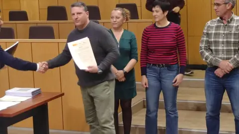 El Ayuntamiento de Villaquilambre pondrá en marcha este mes una nueva edición del programa mixto de formación y empleo Zardinos, una iniciativa que contará con un presupuesto de 286.000 euros y que permitirá a diez participantes formarse y trabajar durante doce meses en diferentes actuaciones de mejora en el municipio. En las imágenes, clausura taller de empleo 'Zardino 2025' e inauguración Taller de Empleo 'Zardino 2026'.