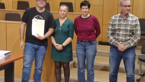 El Ayuntamiento de Villaquilambre pondrá en marcha este mes una nueva edición del programa mixto de formación y empleo Zardinos, una iniciativa que contará con un presupuesto de 286.000 euros y que permitirá a diez participantes formarse y trabajar durante doce meses en diferentes actuaciones de mejora en el municipio. En las imágenes, clausura taller de empleo 'Zardino 2025' e inauguración Taller de Empleo 'Zardino 2026'.