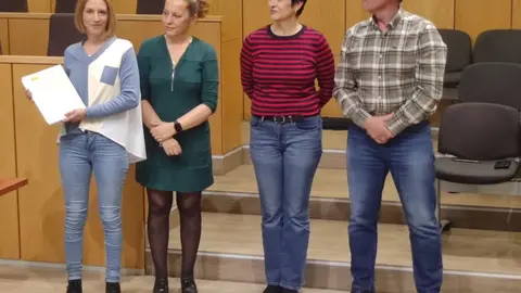 El Ayuntamiento de Villaquilambre pondrá en marcha este mes una nueva edición del programa mixto de formación y empleo Zardinos, una iniciativa que contará con un presupuesto de 286.000 euros y que permitirá a diez participantes formarse y trabajar durante doce meses en diferentes actuaciones de mejora en el municipio. En las imágenes, clausura taller de empleo 'Zardino 2025' e inauguración Taller de Empleo 'Zardino 2026'.