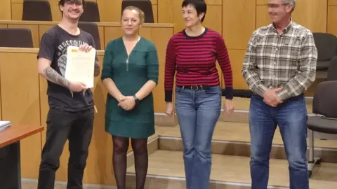 El Ayuntamiento de Villaquilambre pondrá en marcha este mes una nueva edición del programa mixto de formación y empleo Zardinos, una iniciativa que contará con un presupuesto de 286.000 euros y que permitirá a diez participantes formarse y trabajar durante doce meses en diferentes actuaciones de mejora en el municipio. En las imágenes, clausura taller de empleo 'Zardino 2025' e inauguración Taller de Empleo 'Zardino 2026'.