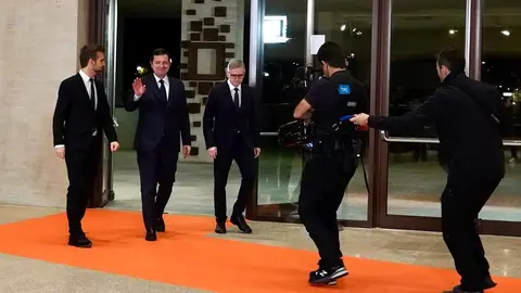El candidato a la Presidencia de la Junta del Partido Popular, Alfonso Fernández Mañueco, a su llegada a las Cortes de Castilla y León para participar en el primer debate de las elecciones autonómicas. Foto: Miriam Chacón.