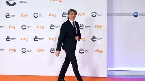 El candidato a la Presidencia de la Junta del PSOE; Carlos Martínez, a su llegada a las Cortes de Castilla y León para participar en el primer debate de las elecciones autonómicas. Foto: Miriam Chacón.