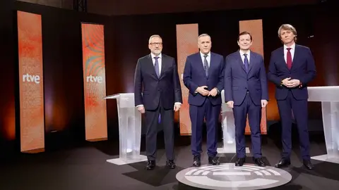 (I a D) Los candidatos a la Presidencia de la Junta Carlos Pollán (Vox); Alfonso Fernández Mañueco (PP) y Carlos Martínez (PSOE) en el primer debate de las elecciones autonómicas. Foto: Miriam Chacón.
