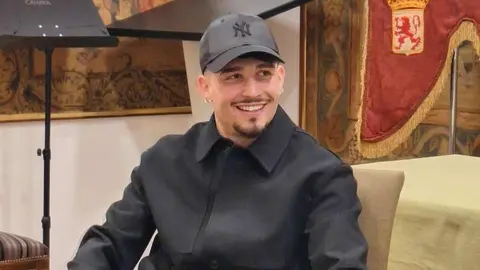 La sede de la Casa de León en Madrid acogió en la tarde del 5 de marzo una nueva sesión del ciclo Encuentros en la Casa de León, iniciativa impulsada por su presidente, Diego San Martín. El protagonista de la jornada fue el boxeador leonés Antonio Barrul, quien mantuvo un diálogo con socios y asistentes para repasar su trayectoria personal y deportiva.