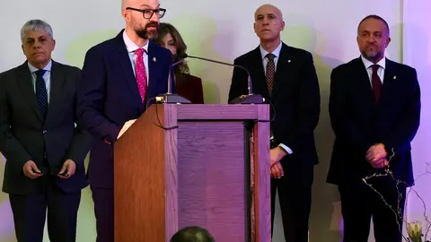 Acto conmemorativo del Día Internacional de la Mujer en León en el que participan la rectora de la ULE, Nuria González; el alcalde de la capital, José Antonio Diez; el presidente de la Diputación Provincial, Gerardo Álvarez Courel y el delegado territorial de la Junta, Eduardo Diego. Foto: Campillo.