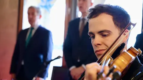 El alcalde de León, José Antonio Diez, preside el acto de entrega de la Medalla de Oro de la Ciudad a la Cámara de Comercio de León. Foto: Campillo.