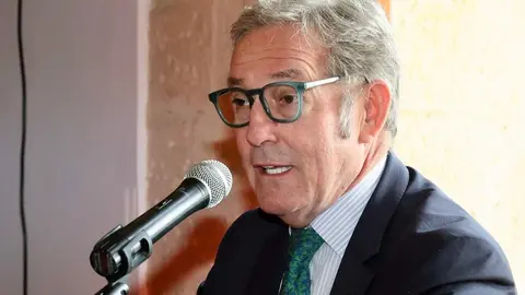 El alcalde de León, José Antonio Diez, preside el acto de entrega de la Medalla de Oro de la Ciudad a la Cámara de Comercio de León. Foto: Campillo.