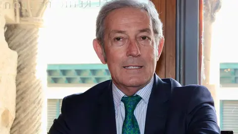 El alcalde de León, José Antonio Diez, preside el acto de entrega de la Medalla de Oro de la Ciudad a la Cámara de Comercio de León. Foto: Campillo.