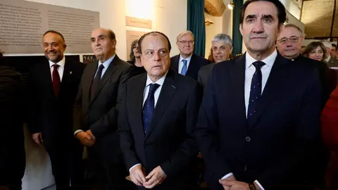 El alcalde de León, José Antonio Diez, preside el acto de entrega de la Medalla de Oro de la Ciudad a la Cámara de Comercio de León. Foto: Campillo.