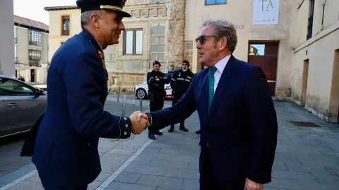 El alcalde de León, José Antonio Diez, preside el acto de entrega de la Medalla de Oro de la Ciudad a la Cámara de Comercio de León. Foto: Campillo.
