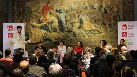 El candidato de la coalición Izquierda Unida, Movimiento Sumar y Verdes Equo: En Común, participa en un acto electoral en León.