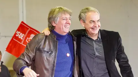 El expresidente del Gobierno José Luis Rodríguez Zapatero junto al candidato a la Presidencia de la Junta de Castilla y León Carlos Martínez; la secretaria de Organización Rebeca Torró y la candidata Nuria Rubio en el acto público celebrado en León. Fotos: Miriam Chacón