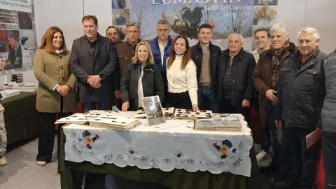 La candidata popular por León a las Cortes de Castilla y León mantiene una jornada de actos en la capital leonesa y en la Feria de la Pluma para explicar el proyecto del partido de cara a las elecciones autonómicas del 15 de marzo.