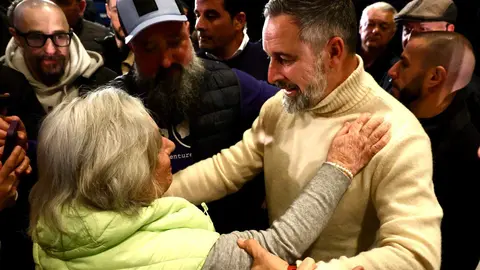 El presidente de Vox, Santiago Abascal y el candidato de Vox a la Junta, Carlos Pollán, protagonizan un mitin en el Palacio de Congresos de León. Foto: Campillo