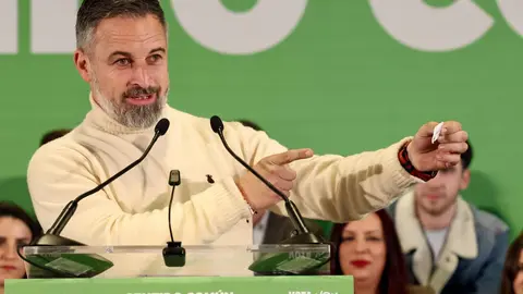 El presidente de Vox, Santiago Abascal y el candidato de Vox a la Junta, Carlos Pollán, protagonizan un mitin en el Palacio de Congresos de León. Foto: Campillo