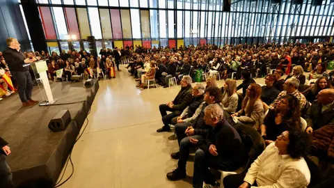 El presidente de Vox, Santiago Abascal y el candidato de Vox a la Junta, Carlos Pollán, protagonizan un mitin en el Palacio de Congresos de León. Foto: Campillo