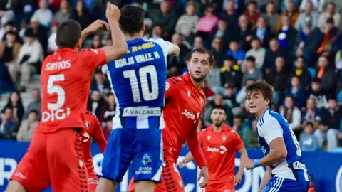 Osasuna Promesas sorprende a la Ponferradina y rompe su racha de imbatibilidad. Un gol de Asier Bonel a los 16 minutos da la victoria a los navarros en El Toralín, donde Andrés Prieto batió el récord de minutos sin encajar pero no pudo evitar el 0-1 final.