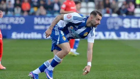 Osasuna Promesas sorprende a la Ponferradina y rompe su racha de imbatibilidad. Un gol de Asier Bonel a los 16 minutos da la victoria a los navarros en El Toralín, donde Andrés Prieto batió el récord de minutos sin encajar pero no pudo evitar el 0-1 final.