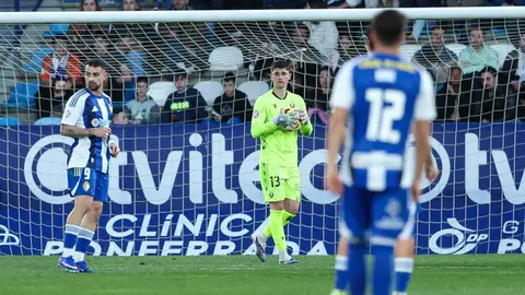 Osasuna Promesas sorprende a la Ponferradina y rompe su racha de imbatibilidad. Un gol de Asier Bonel a los 16 minutos da la victoria a los navarros en El Toralín, donde Andrés Prieto batió el récord de minutos sin encajar pero no pudo evitar el 0-1 final.