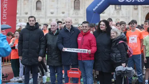 León reúne a 800 corredores en la carrera solidaria de Entreculturas. La prueba ‘Corre por una Causa’ destina su recaudación a la educación de menores refugiados en Sudán del Sur y la República Democrática del Congo. Fotos: AytoLeón