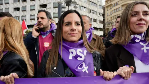 La vicesecretaria general del PSOE de Castilla y León y candidata por León a las Cortes, Nuria Rubio, asiste a la manifestación del 8M en León.